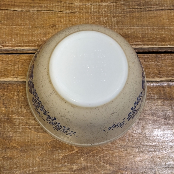 Vintage PYREX Homestead Pattern Small Mixing Bowl | Blue and Tan 401 750 ml - Picture 4 of 11